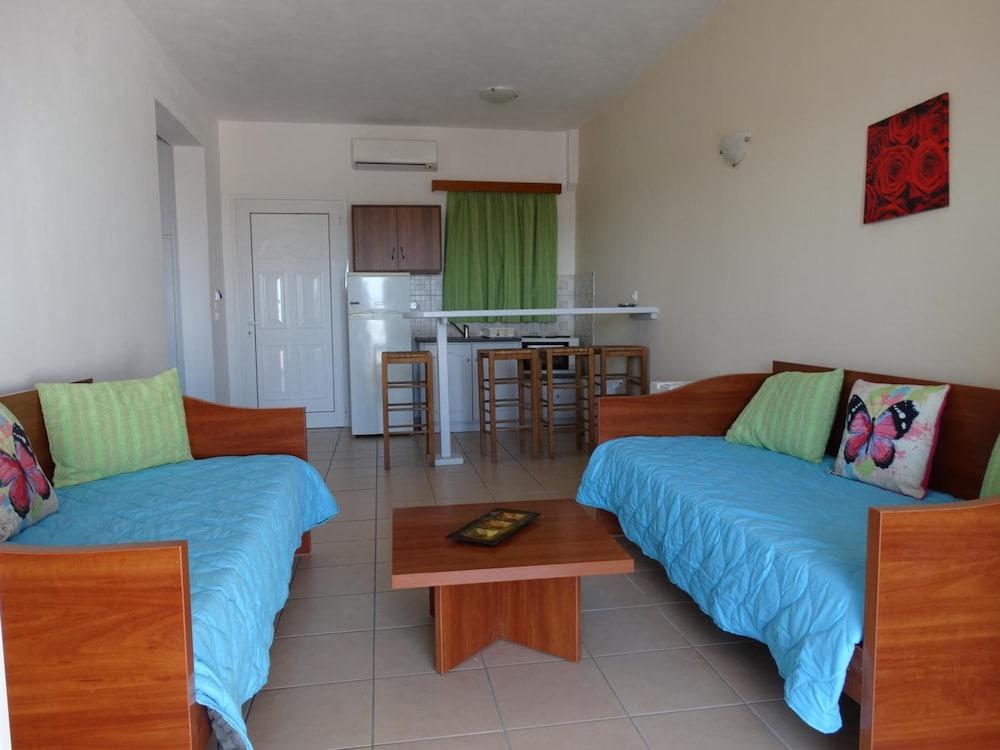 Paradiso Apartments อิปโซส ภายนอก รูปภาพ